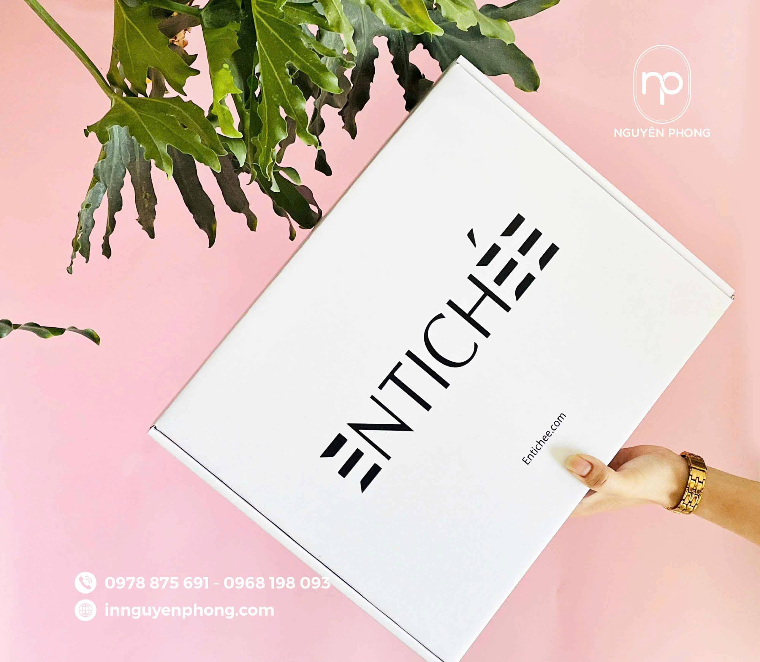 In hộp giấy đựng quần áo - Công cụ quảng bá thương hiệu thời trang hiệu quả